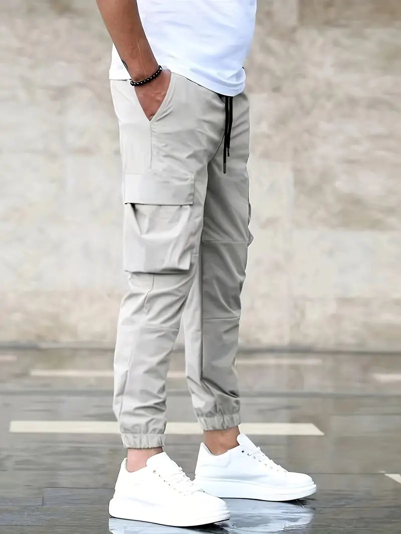 Sturdy Cargo Trousers With Multiple Pockets and Drawstring