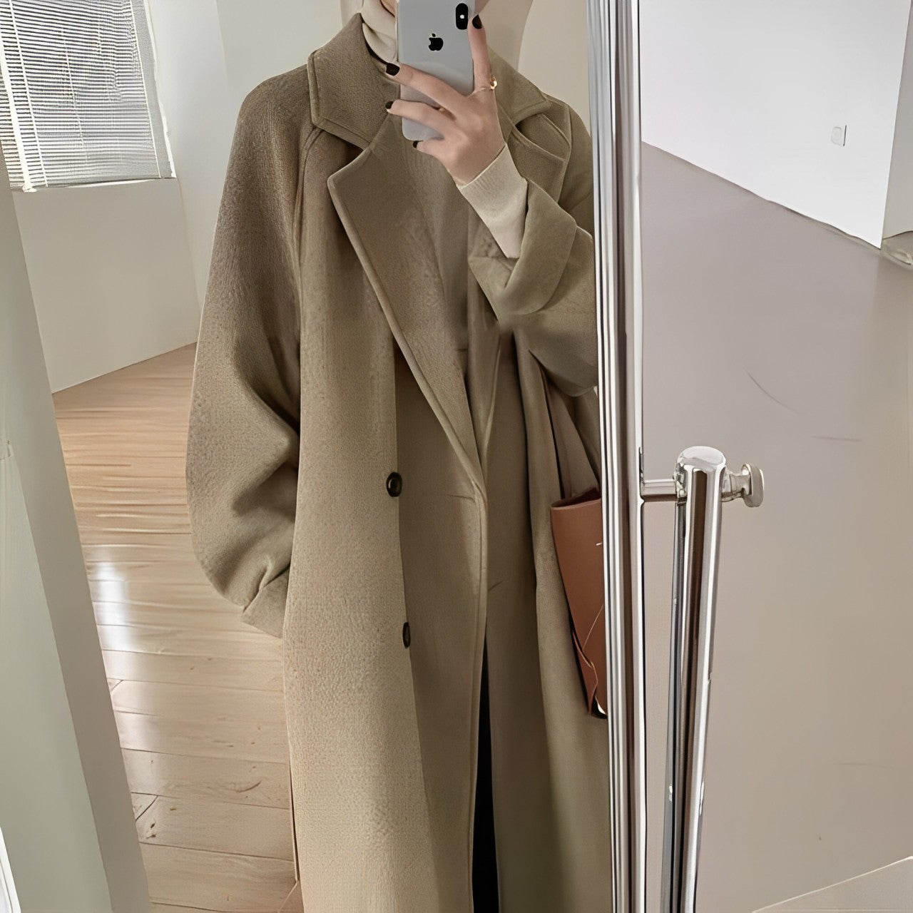 Women - Long Wool Coat - Vintage-Style Elegance - Chic Warmth for Winter Fashion