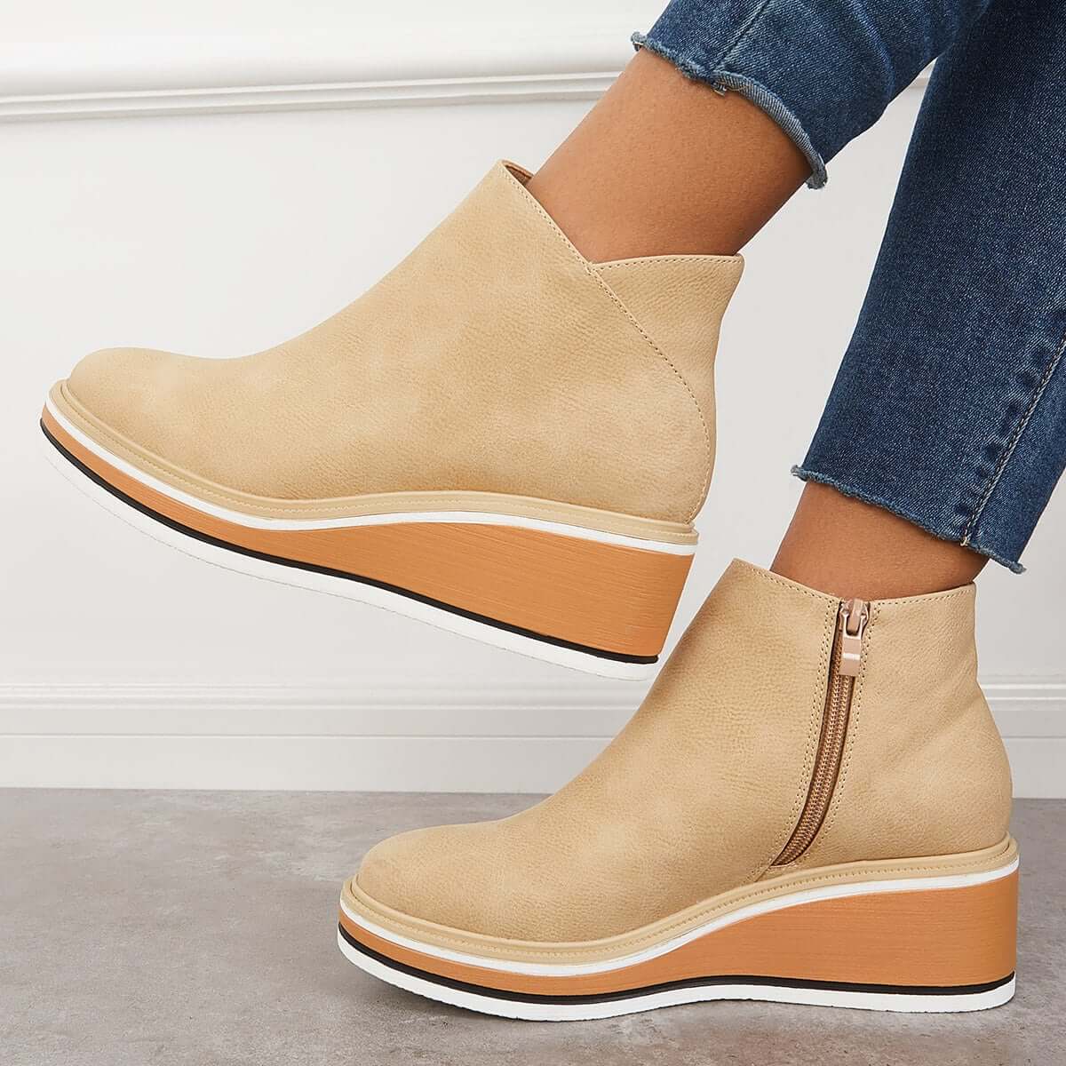 Stylish ankle boots with zip and platform