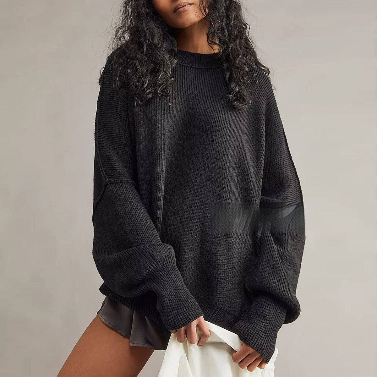 Women - Oversized Sweatshirt - Soft Fabric with Stylish Slit - Cozy Casual Wear for Everyday Comfort