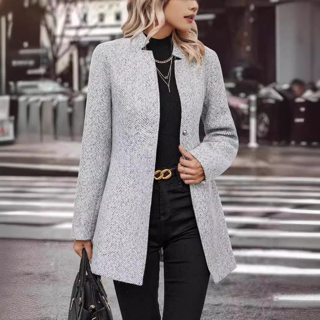 Long woollen blazer in an elegant style