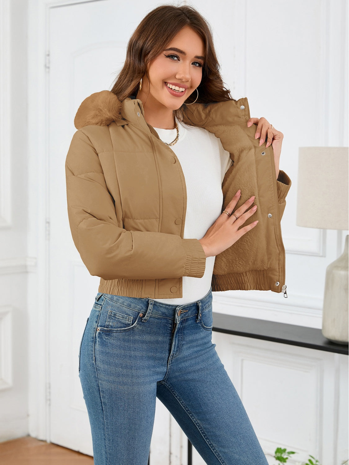 Women - Cropped Winter Coat - Warm & Stylish Design - Ideal for Cold Weather Adventures