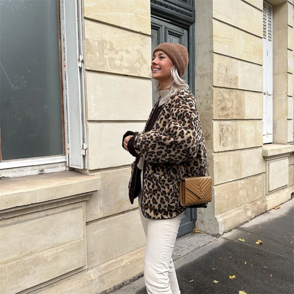 Jacket with O-neck and leopard print