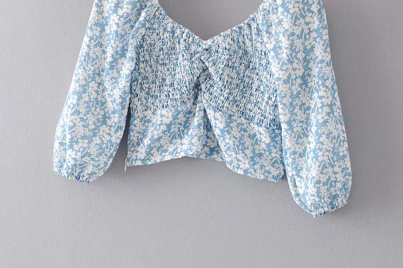 Modern Short-sleeved blouse with printed collar