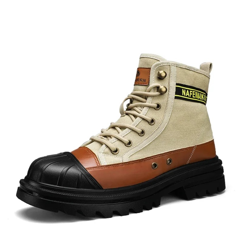 Boots with reinforced toe cap and robust canvas upper material