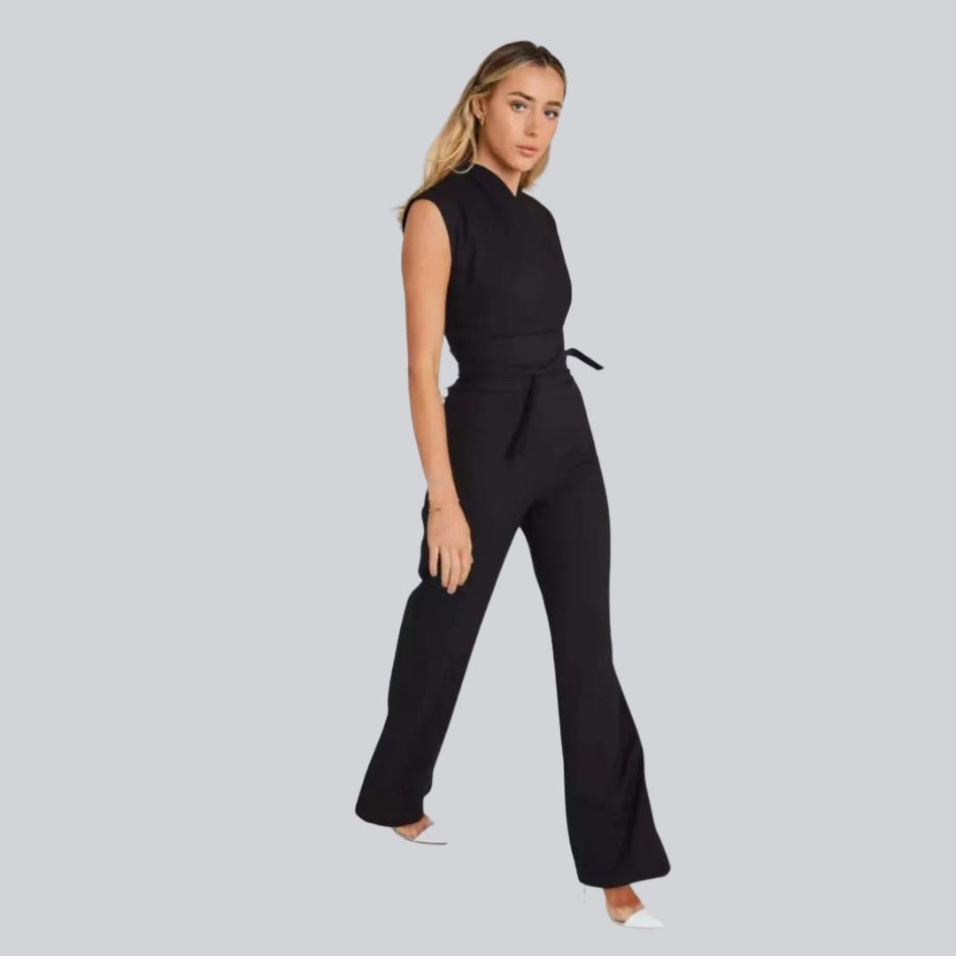 Elegant sleeveless jumpsuit with waist cinching