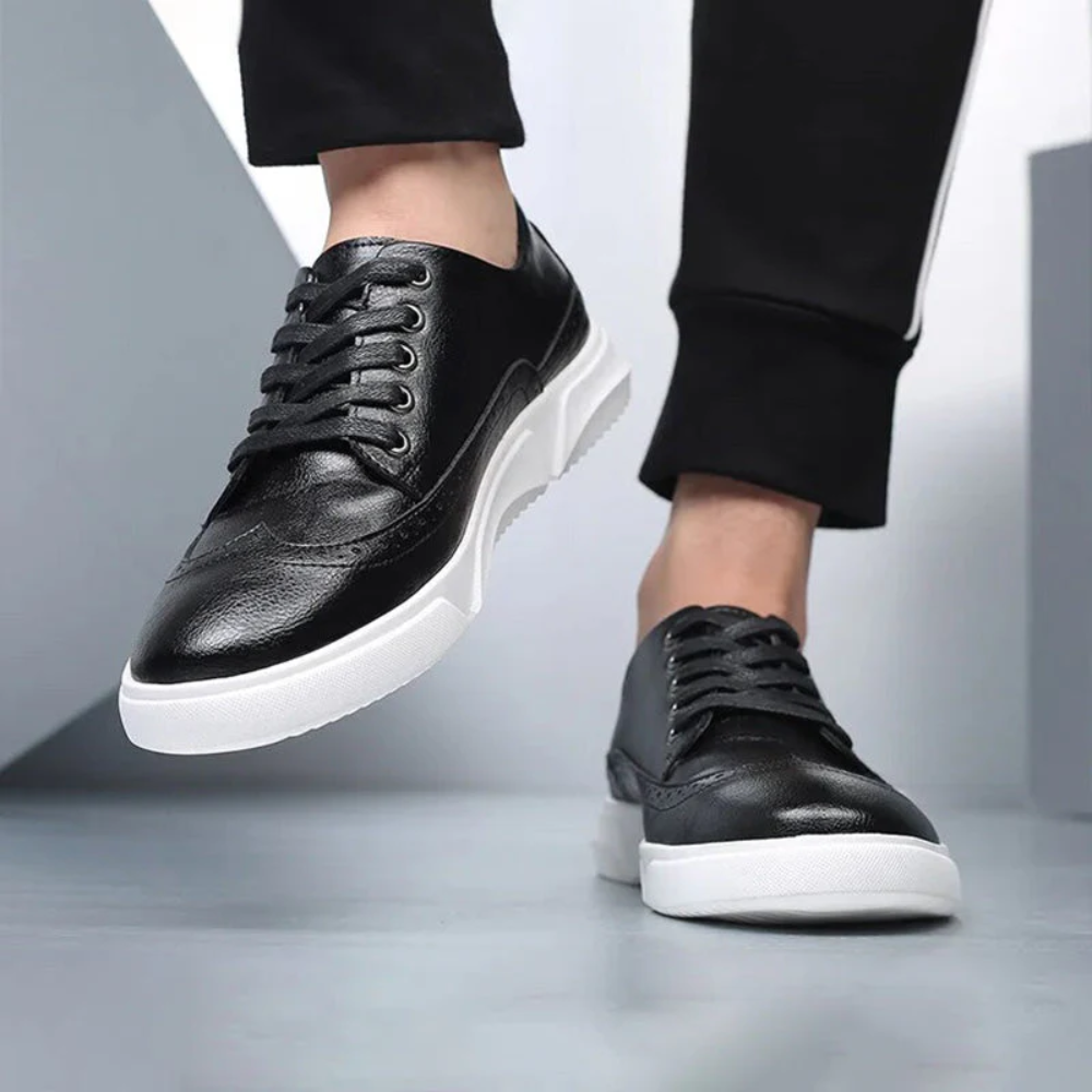 Elegant men's sneakers with laces and comfort sole