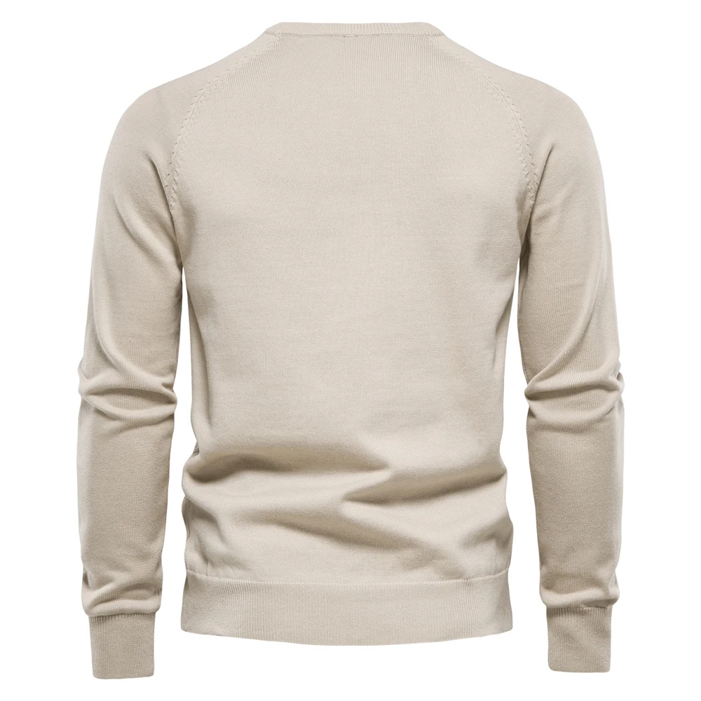 Structured round neck men's jumper for an elegant appearance