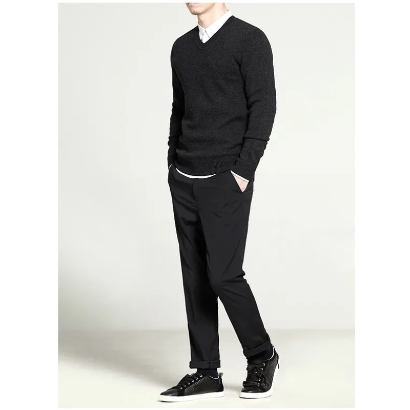 Elegant men's jumper with V-neck for style-conscious men