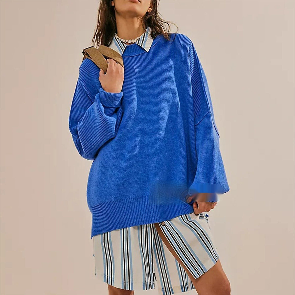 Women - Oversized Sweatshirt - Soft Fabric with Stylish Slit - Cozy Casual Wear for Everyday Comfort