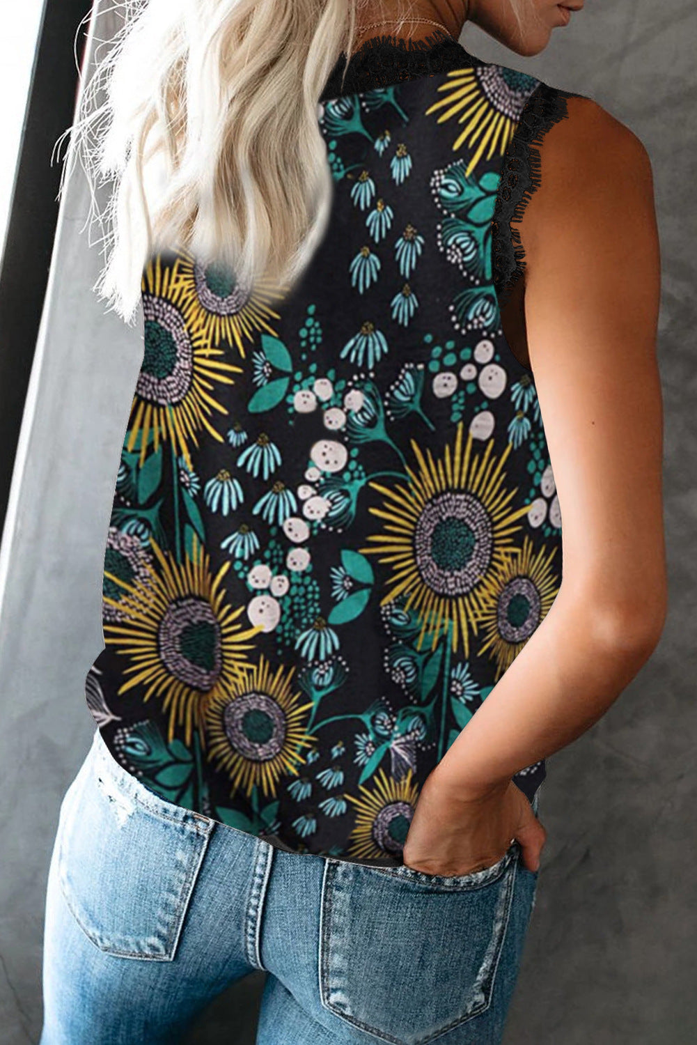 Classy Lace V-neck sleeveless blouse