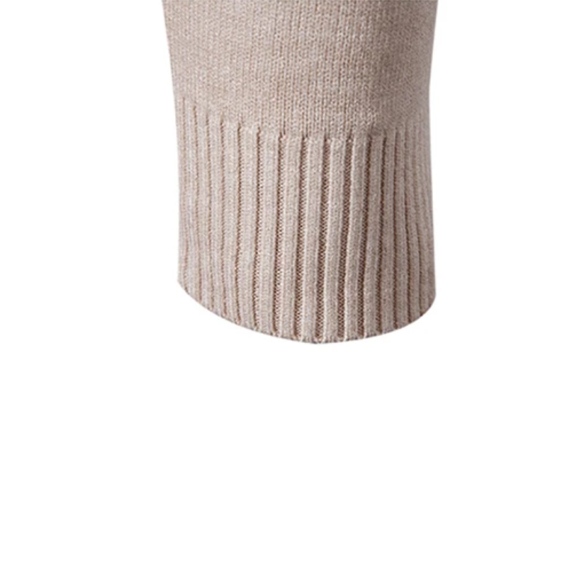 Simple round neck men's jumper with comfortable cut