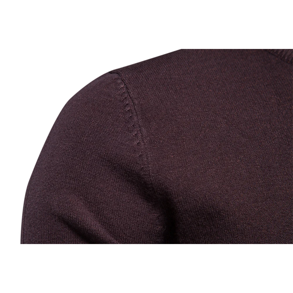 Minimalist round neck men's jumper for timeless style