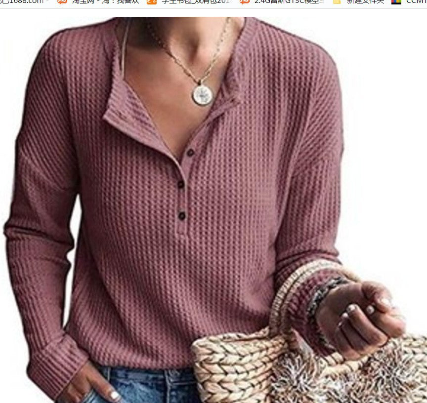 Buttoned blouse with V-neck and long sleeves