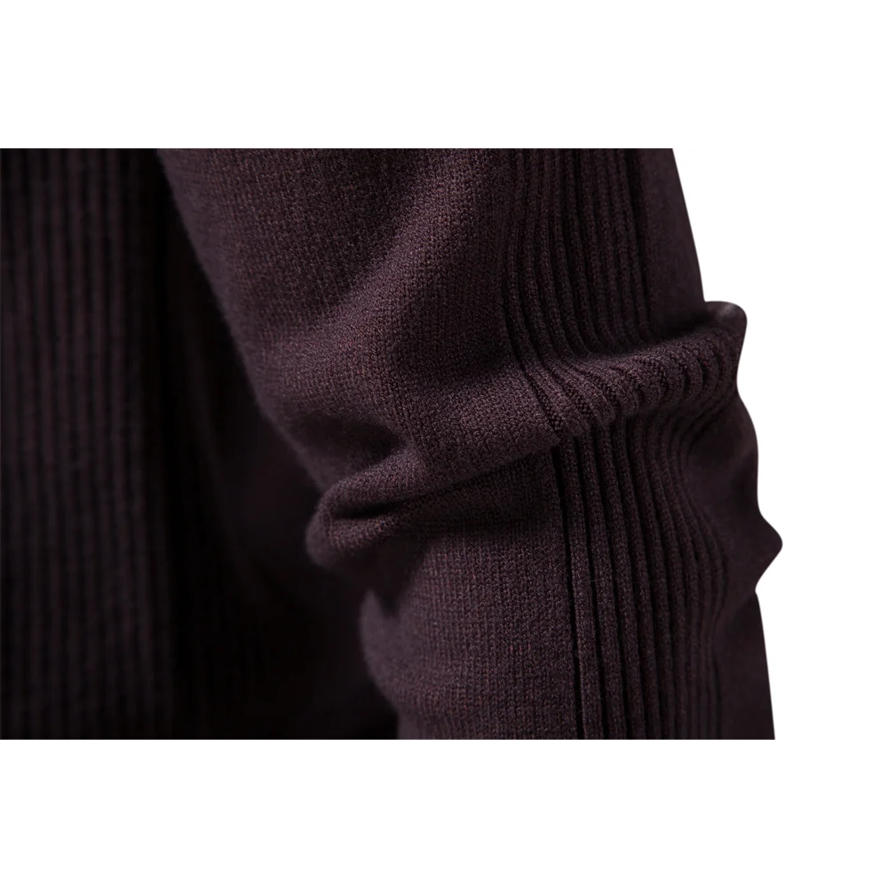 Minimalist round neck men's jumper for timeless style