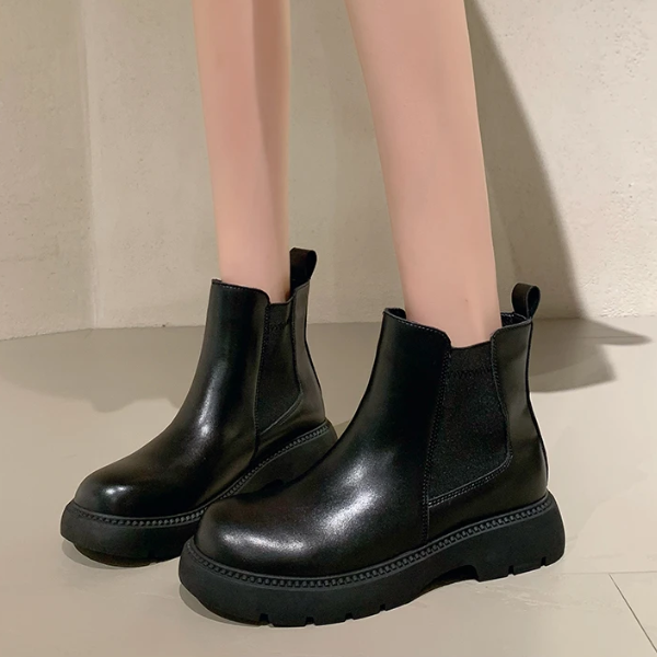 Women's Chelsea Boots in Leather with Non-Slip Sole