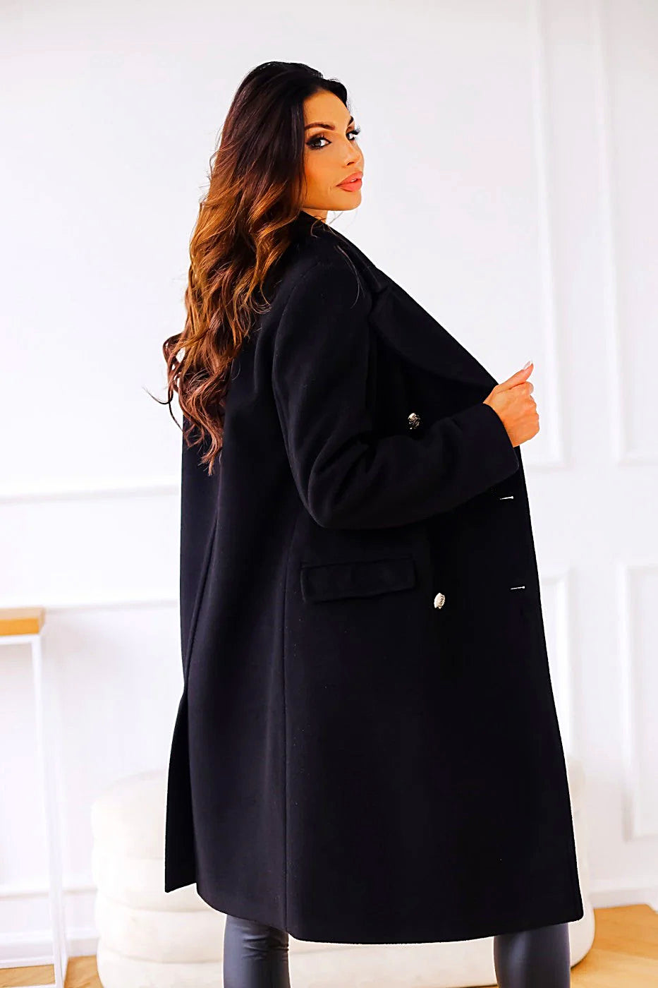 Women - Coat - Double-breasted Classic Style - Elegant Outerwear for Every Occasion