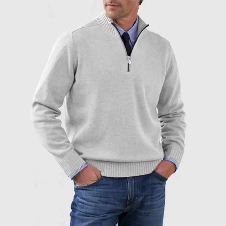 Elegant knitted pullover with zip