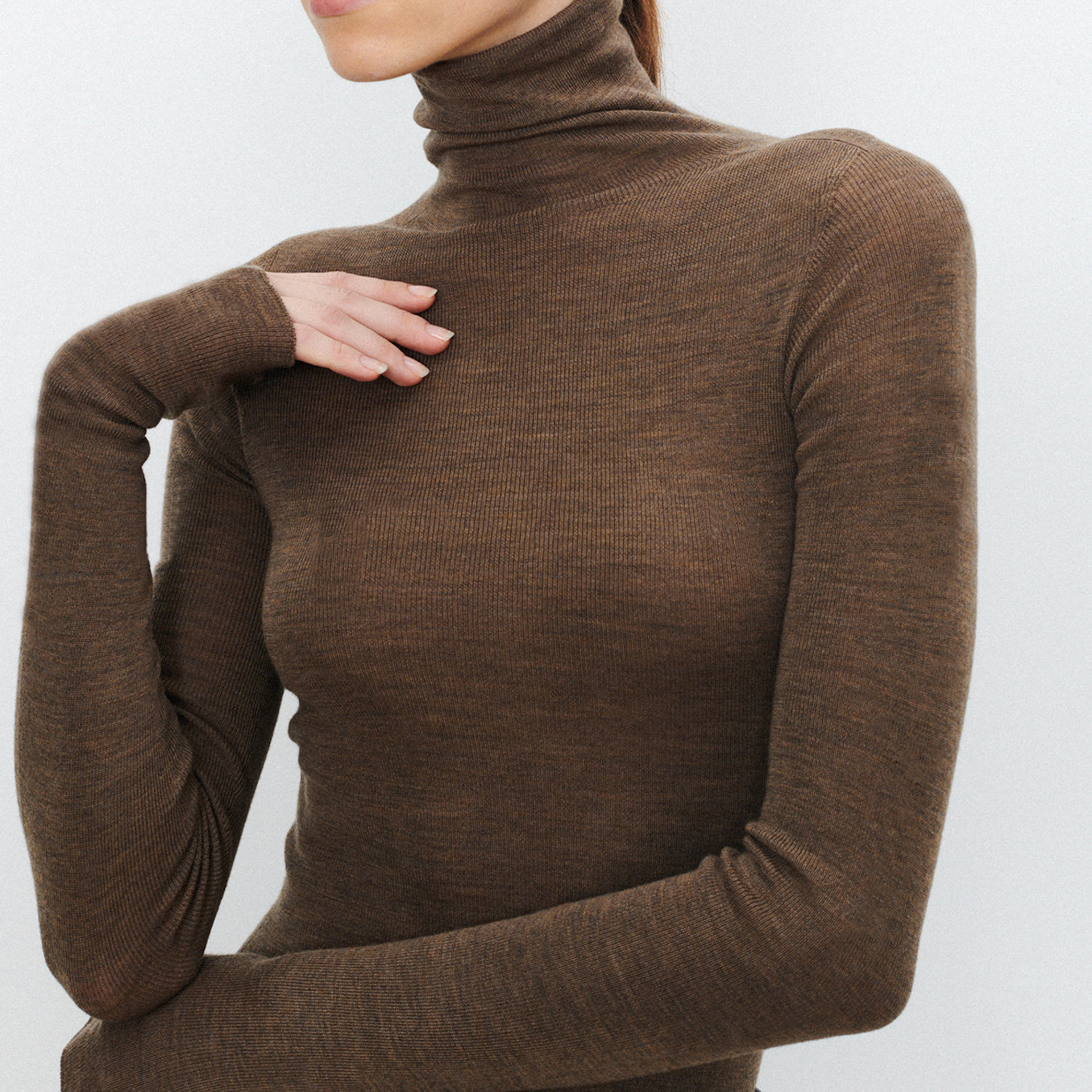 Plain-coloured long-sleeved knitted top with high neckline