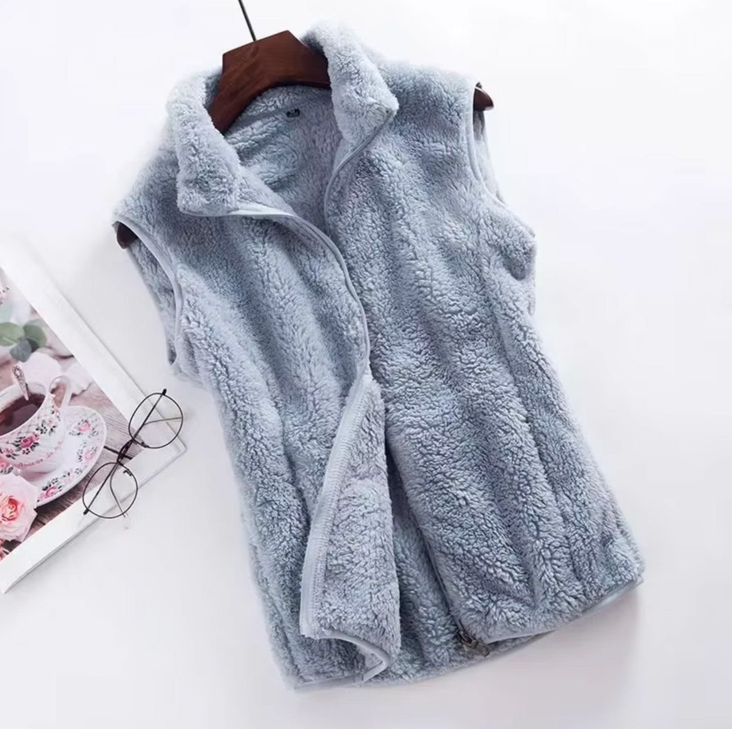 Sleeveless velvet fleece jacket