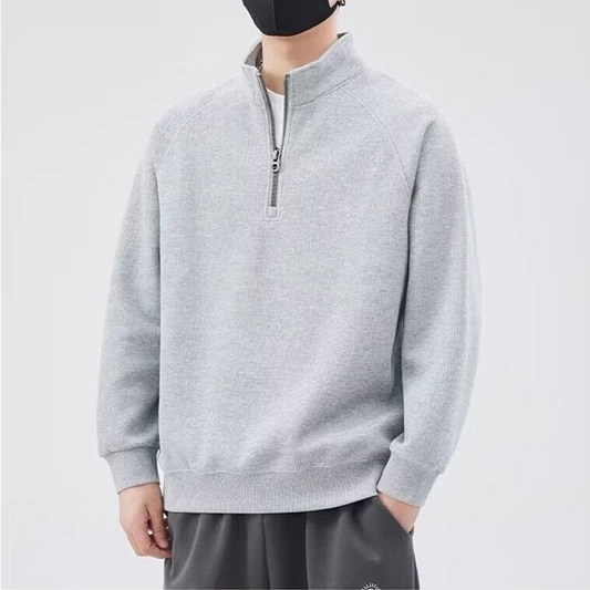 Comfortable knitted pullover with zip and raglan sleeves