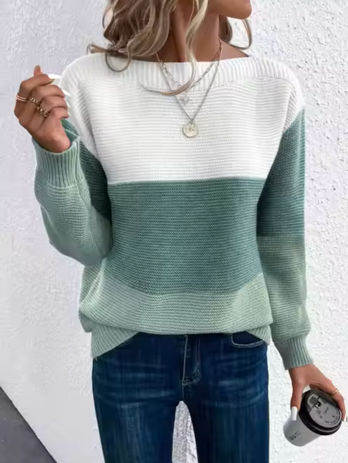 Elegant three-coloured jumper