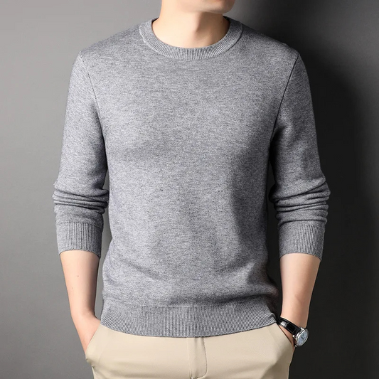 Classic round neck men's jumper with soft fabric for comfort