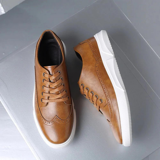 Elegant men's sneakers with laces and comfort sole