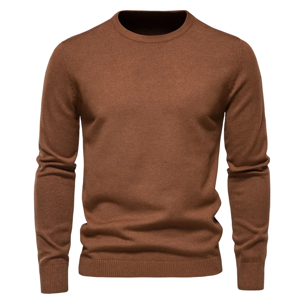 Minimalist round neck men's jumper for timeless style