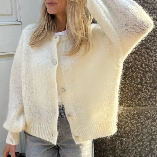 Knitted cardigan with button closure