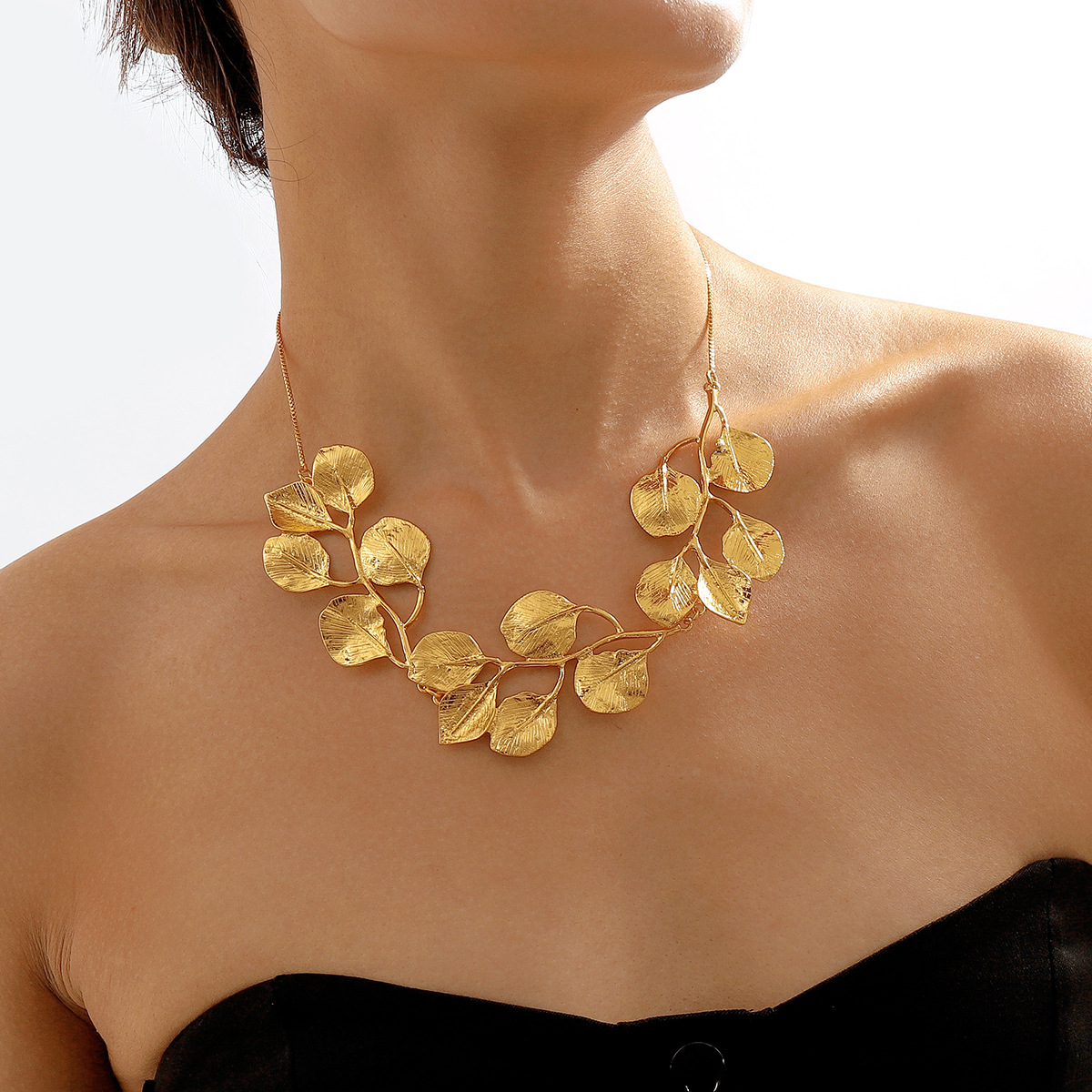 Golden vintage fig leaf necklace