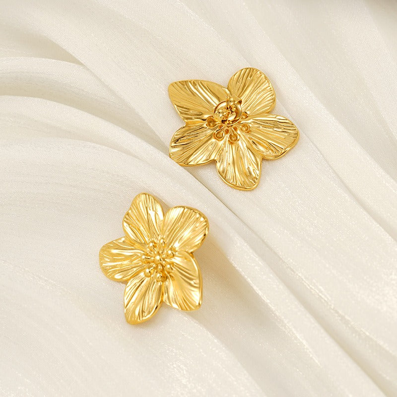 Women's - Timeless Golden Flower Stud Earrings - Elegant Design - Perfect Accessory for Any Occasion