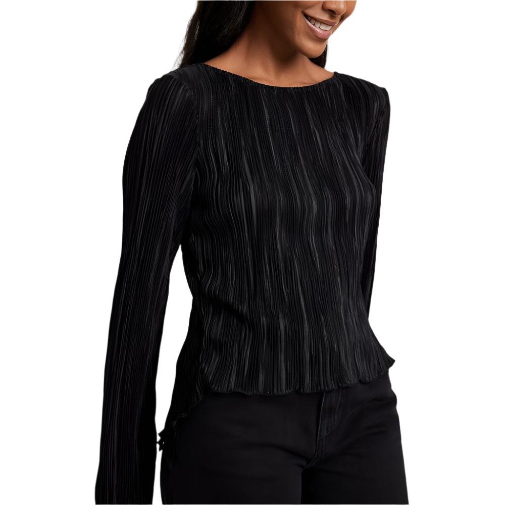 Figure-hugging shirt with elegant trumpet sleeves