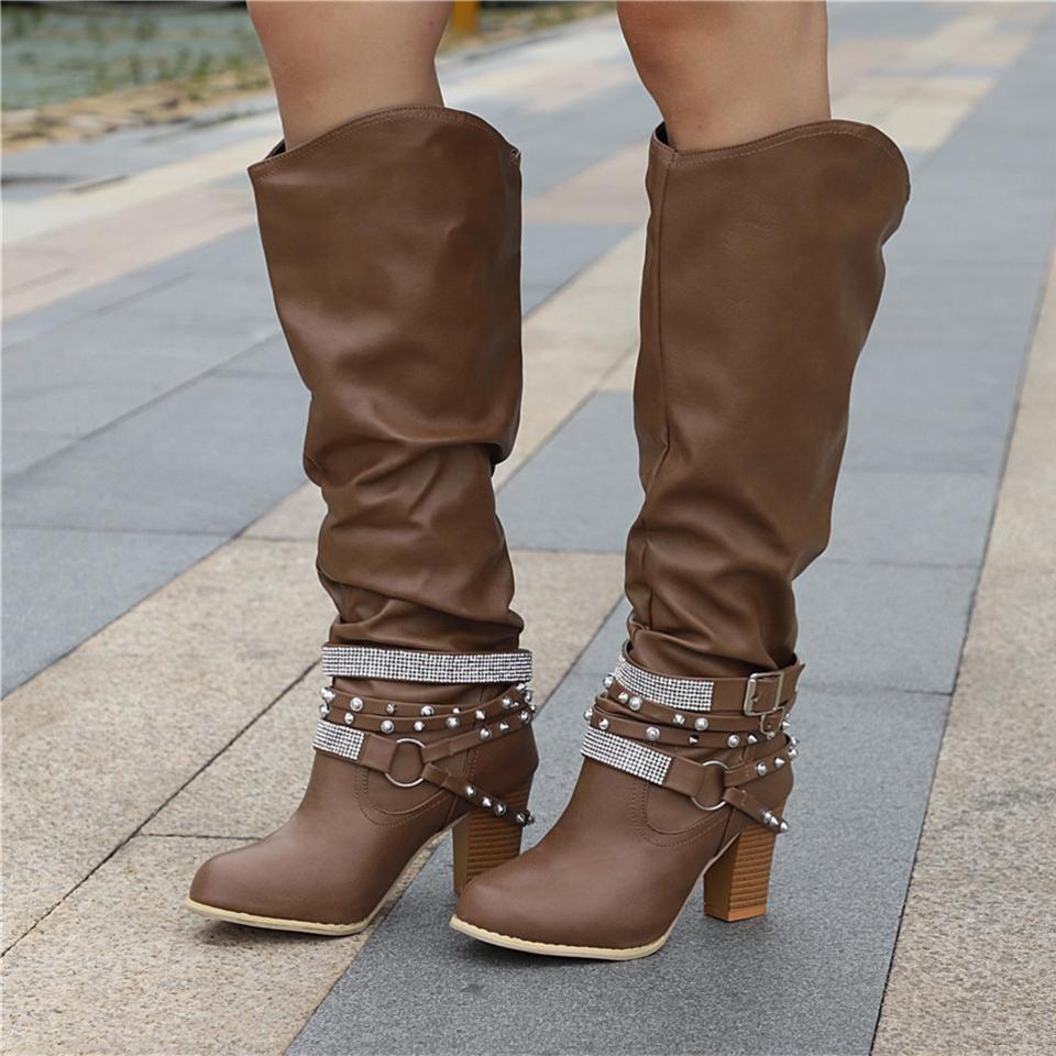 Elegant leather boots with block heel