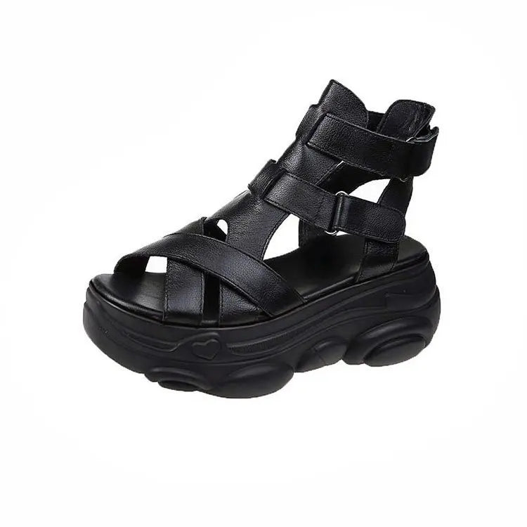 Fashionable criscross sandals