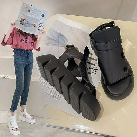 Airy platform sandals with velcro fastening