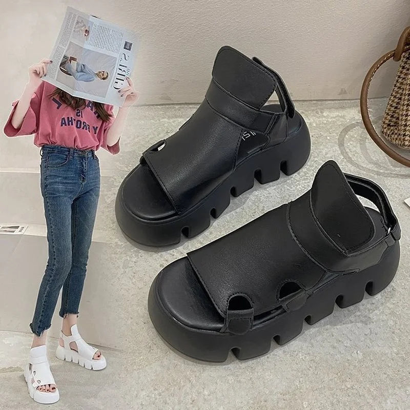 Airy platform sandals with velcro fastening