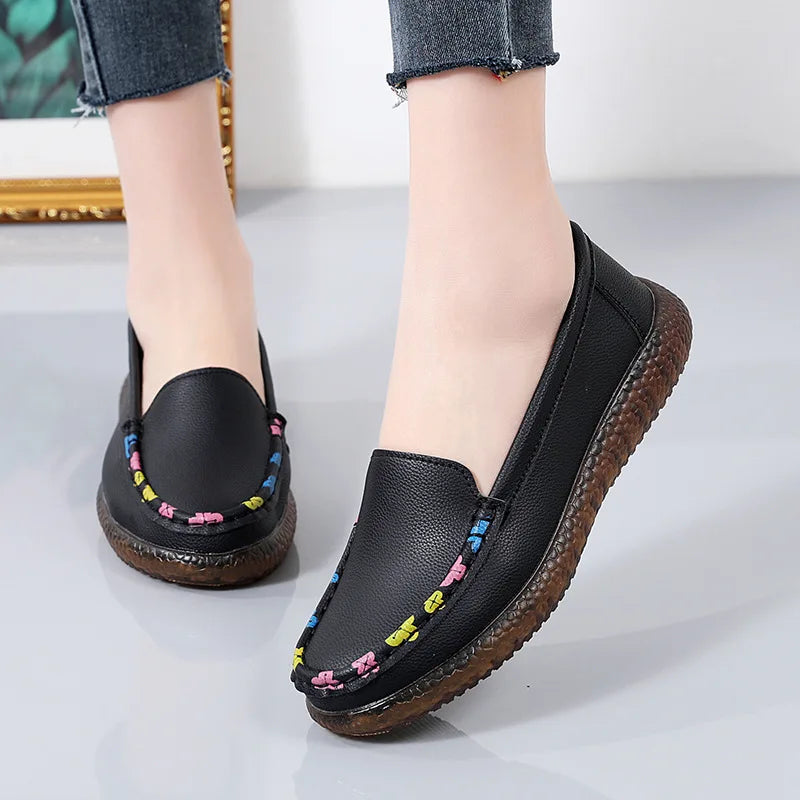 Fashionable leather moccasin flats