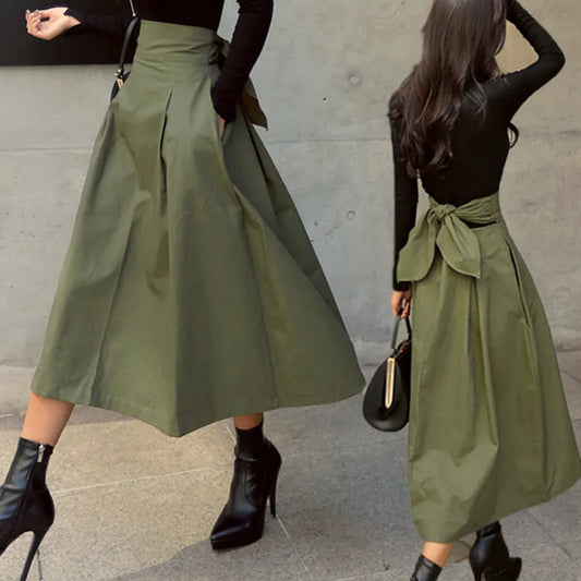 Long skirt with bow