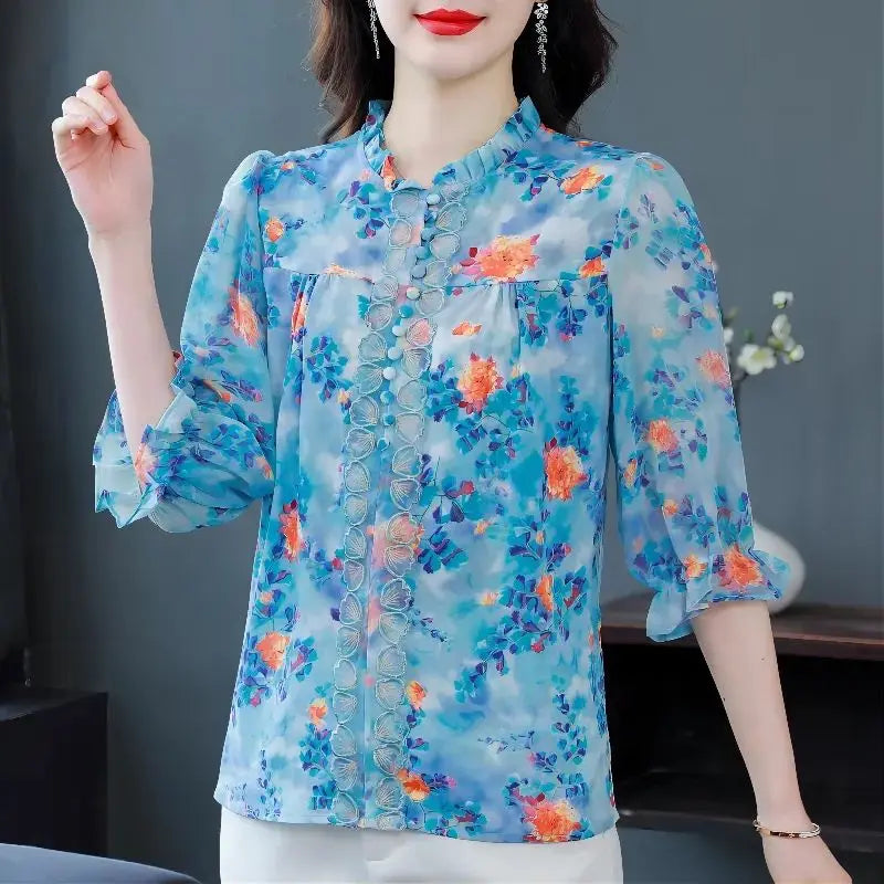 Half-high collar blouse with print and ruffles