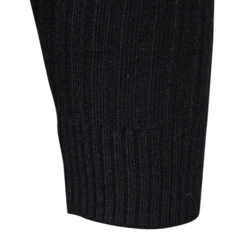 Elegant knitted jumper with high quality material