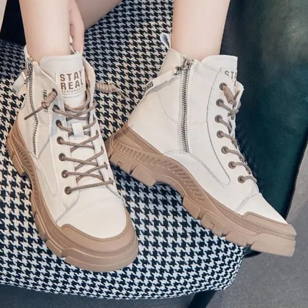 Elegant high-top sneaker boots with zip fastening