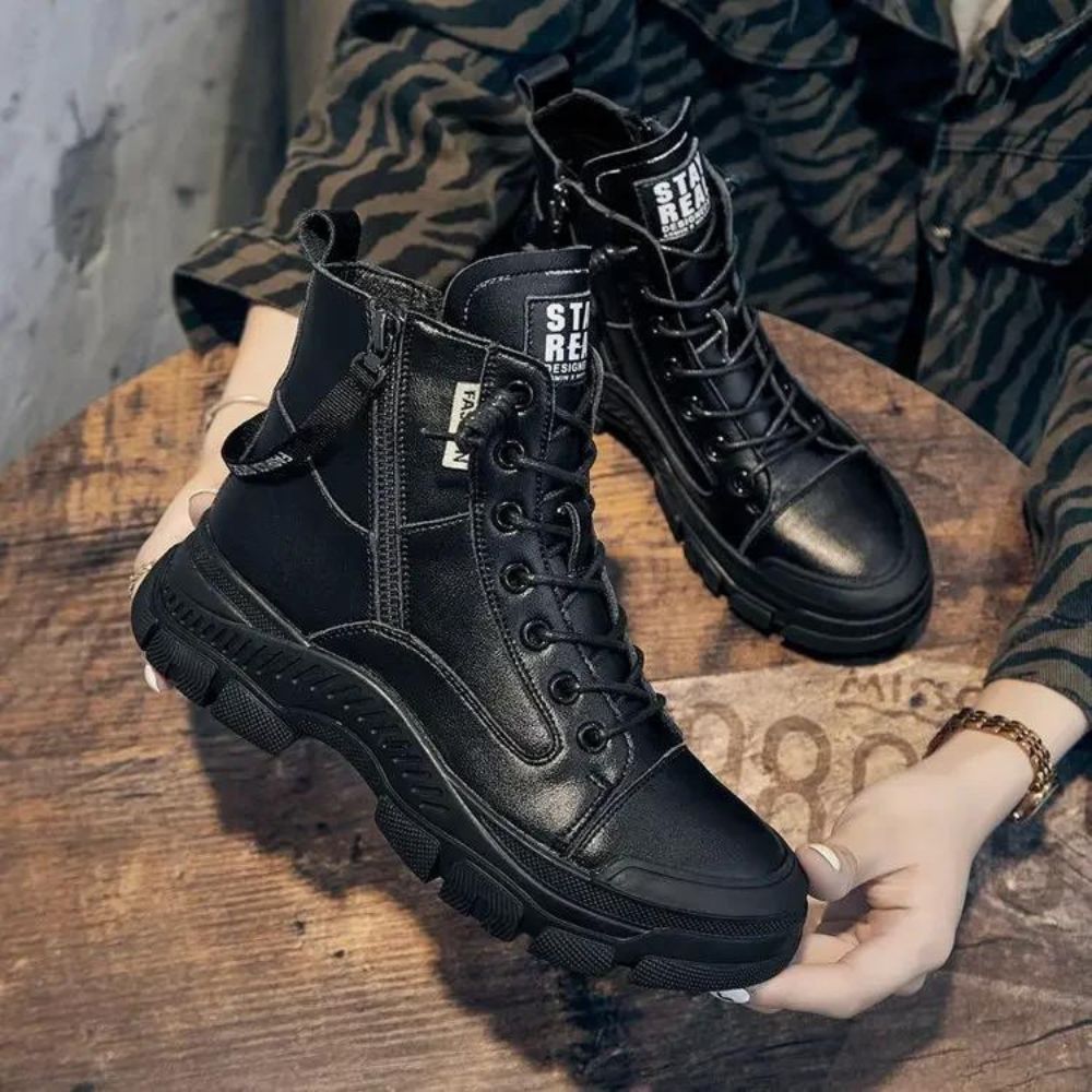 Elegant high-top sneaker boots with zip fastening