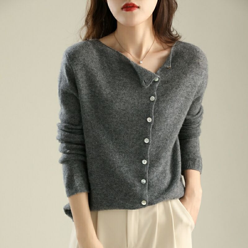 Women - Classic Knitted Jumper - Cozy Fabric with Buttons - Stylish Winter Sweater