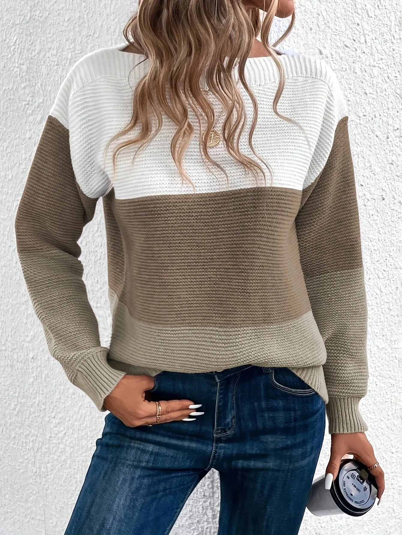 Women - Knitted Jumper - Elegant Tricolour Design - Stylish Knitwear for Every Occasion