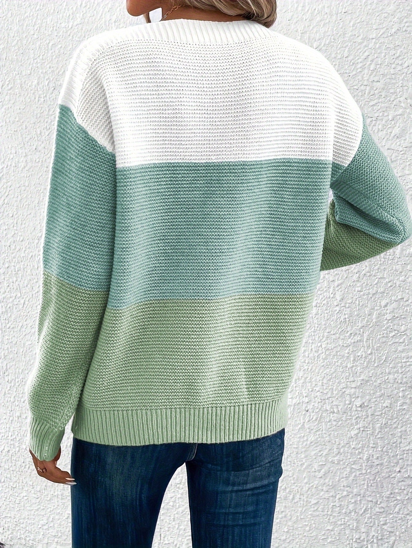 Women - Knitted Jumper - Elegant Tricolour Design - Stylish Knitwear for Every Occasion