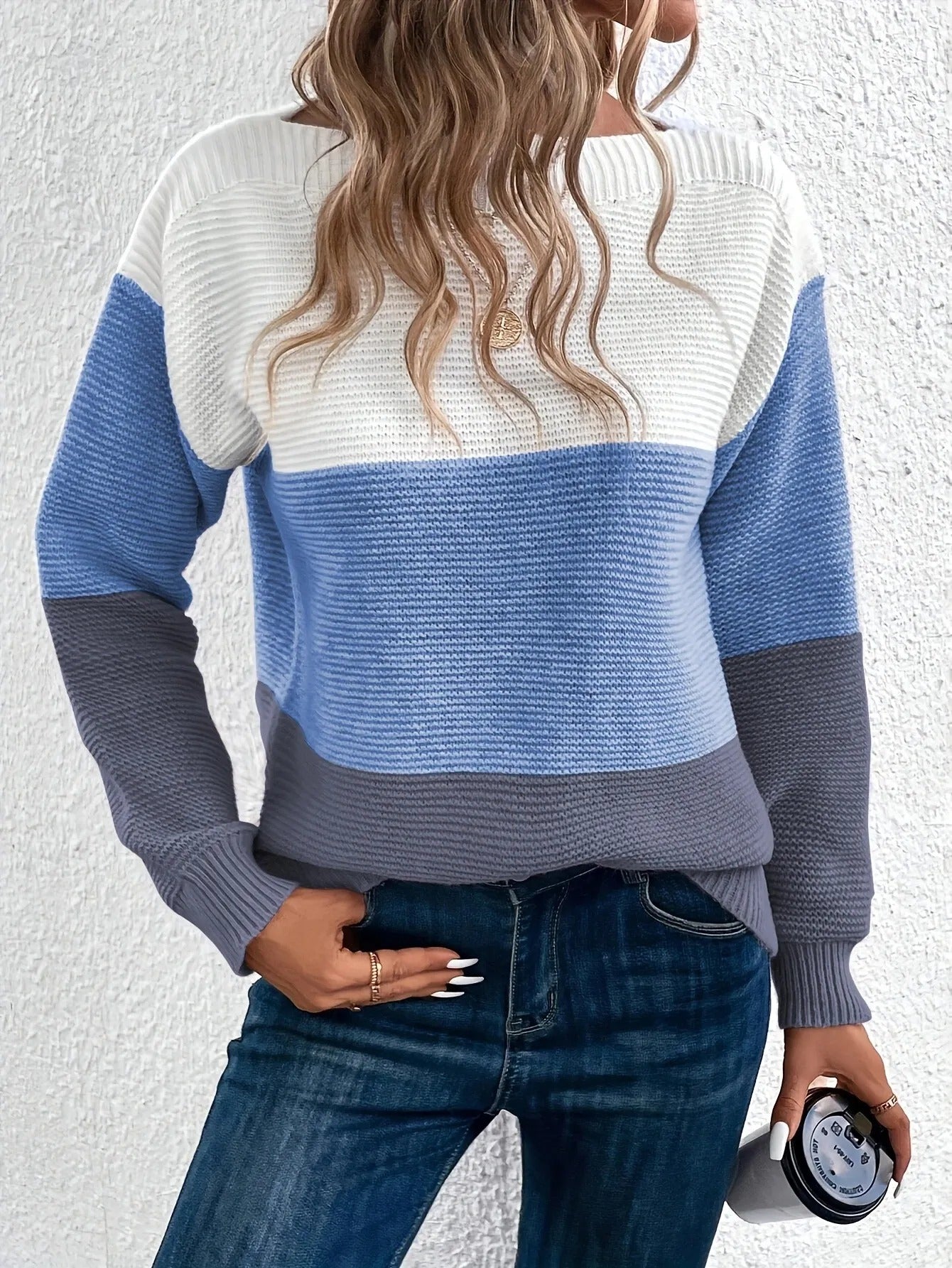 Women - Knitted Jumper - Elegant Tricolour Design - Stylish Knitwear for Every Occasion