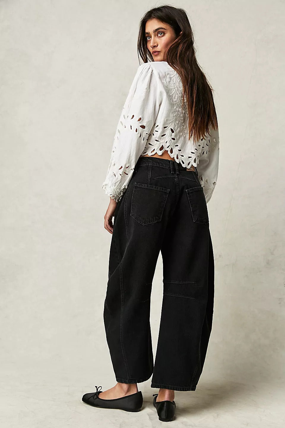 Women - Wide Flare Trousers - Comfortable Baggy Style - Trendy Fashion Bottoms for Effortless Chic