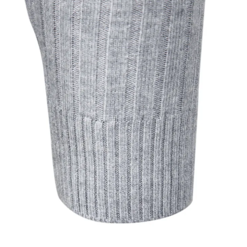 Elegant knitted jumper with high quality material