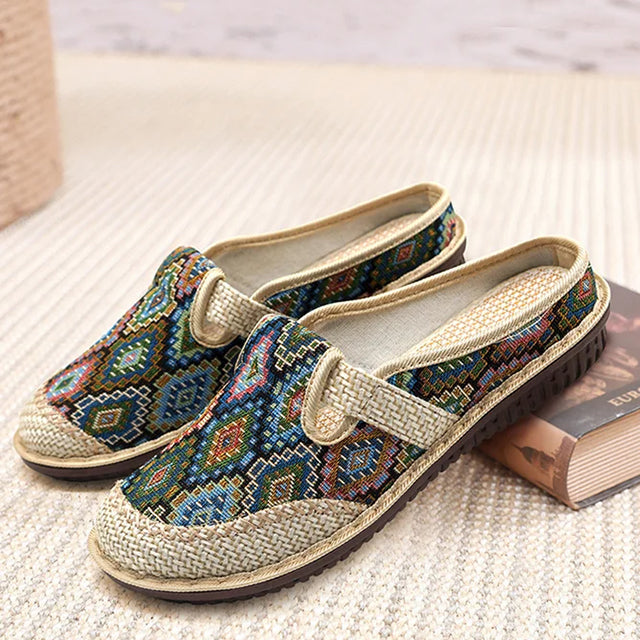 Sandals in ethnic woven linen